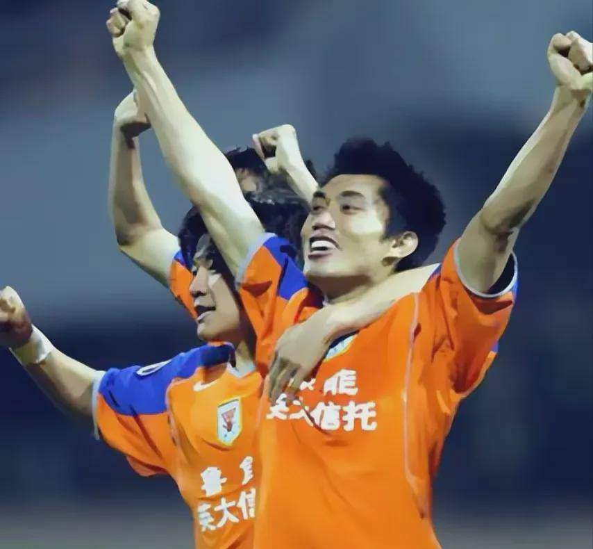 B体育APP:老将郑智：担任俱乐部青训教练，培养未来之星的简单介绍