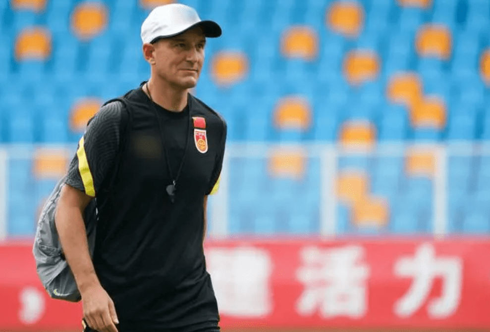 B体育APP:吴少聪：欧洲联赛对中国球员的挑战与机遇：文化、技术与战术的简单介绍