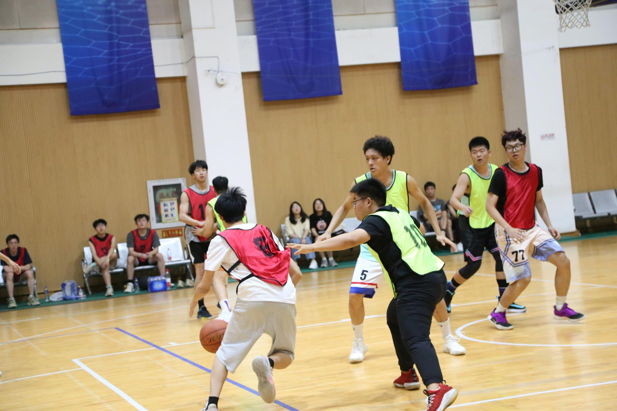 B体育官网:篮球裁判,如何才能提升自身的专业素养和职业道德?的简单介绍 B体育官网:篮球裁判,如何才能提升自身的专业素养和职业道德?的简单介绍